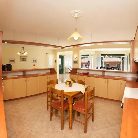 福斯豪华公寓 公寓