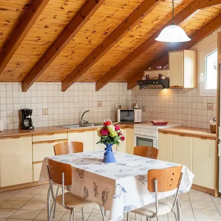 Faos Luxury أيّا إفيميا