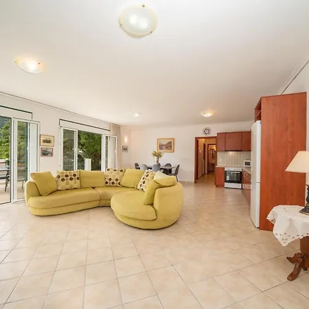 Faos Luxury Apartman *