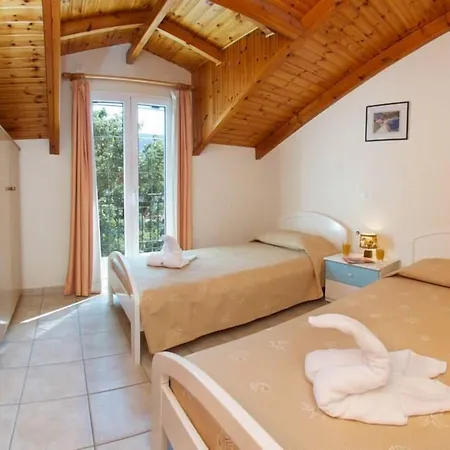 Faos Luxury شقة *