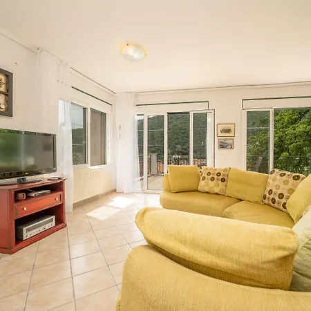 Faos Luxury Apartman Ajía Effimía