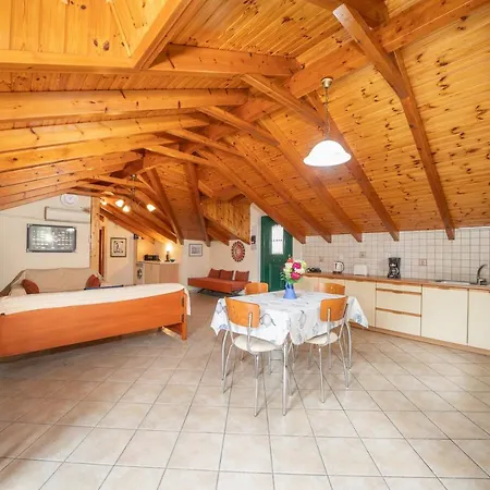 Faos Luxury アパート *