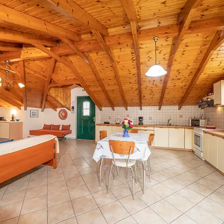 Faos Luxury アパート Agia Efimia