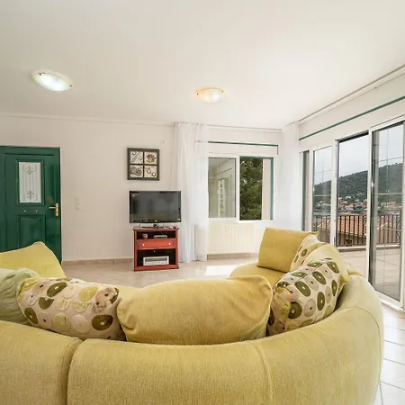 Faos Luxury アパート Agia Efimia